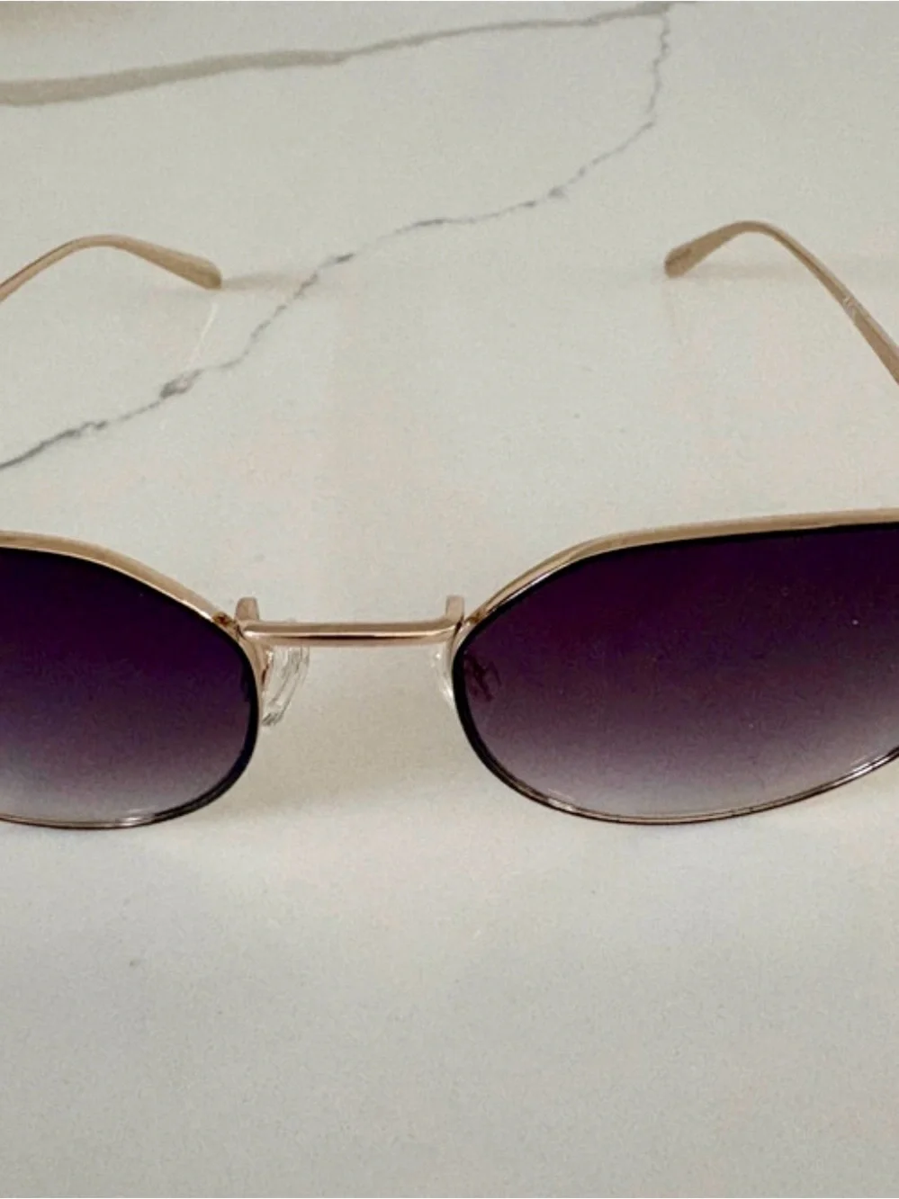 Quay Rooftop Round Sunglasses In Black And Gold Frame/Smoke Lenses Women's New
